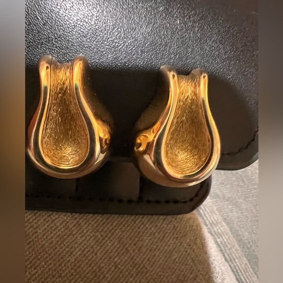 Christian Dior Vintage Golden Clip On Earrings - Picture 4 of 6